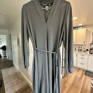 Elegant Gray Long-Sleeve Dress
